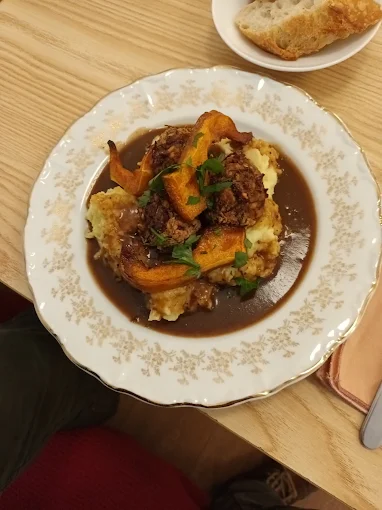 Mijoté, purée maison et courge rôtie